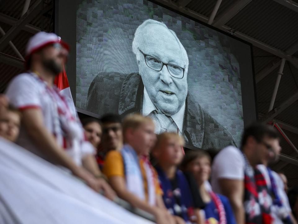 Lipcsében is megemlékeztek a ma elhunyt legendáról, Uwe Seelerről (Fotó: AFP)