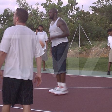 Shaquille O'Neill újra pattogtatott (Fotó: TMZ)