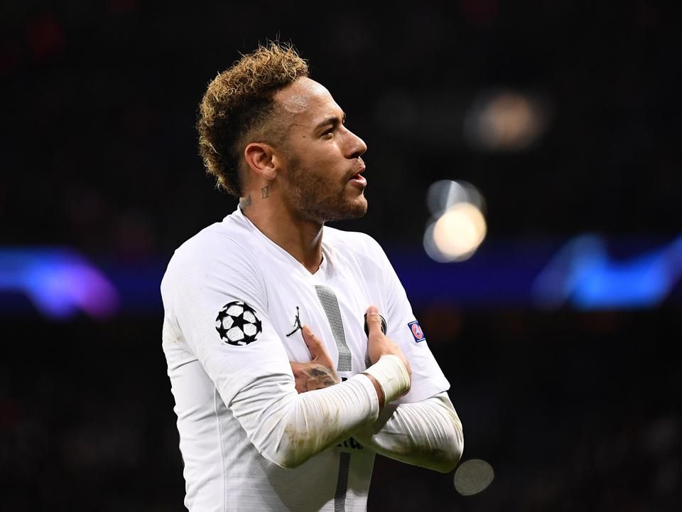 Aranylabda-gála? Neymar inkább játszott (Fotó: AFP)