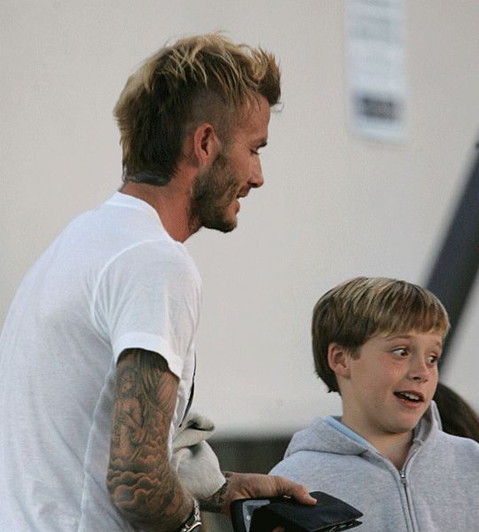 Tessék, pénz! Ne már, csak ennyi? (Fotó: Davidbeckham.fans-online.com)