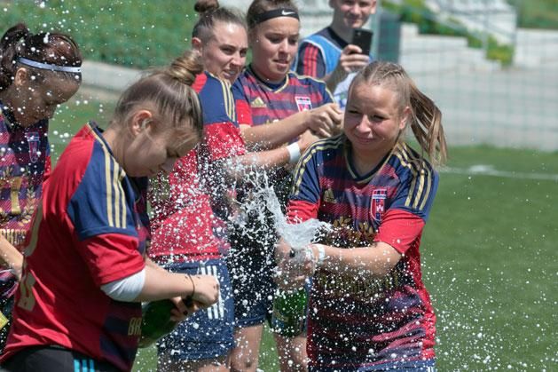 Másodosztályú bajnoki címet ünnepelhetnek a székesfehérvári lányok (Fotó: Nagy Norbert/Fejér Megyei Hírlap)