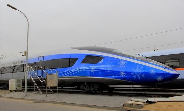 Ezzel a 350 km/órás sebességgel haladó vonattal Pekingből 50 perc az út a hegyi versenyhelyszínekig