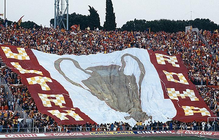 A Roma-drukkerek drapija az 1984-es Liverpool elleni BEK-döntőn, amit 11-esekkel 4–2-re megnyertek az angolok (Forrás: Guardian)