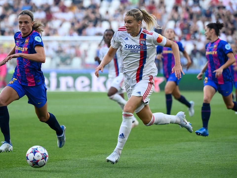 Ada Hegerberg (fehérben) fejes góljával duplázta meg előnyét a Lyon (Fotó: AFP)