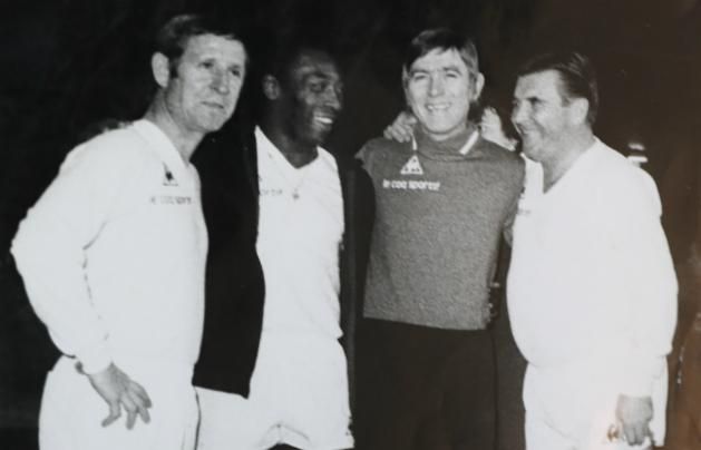 Illusztris társaságban: Raymond Kopa (balról), Pelé, Fazekas Árpád és Puskás Ferenc