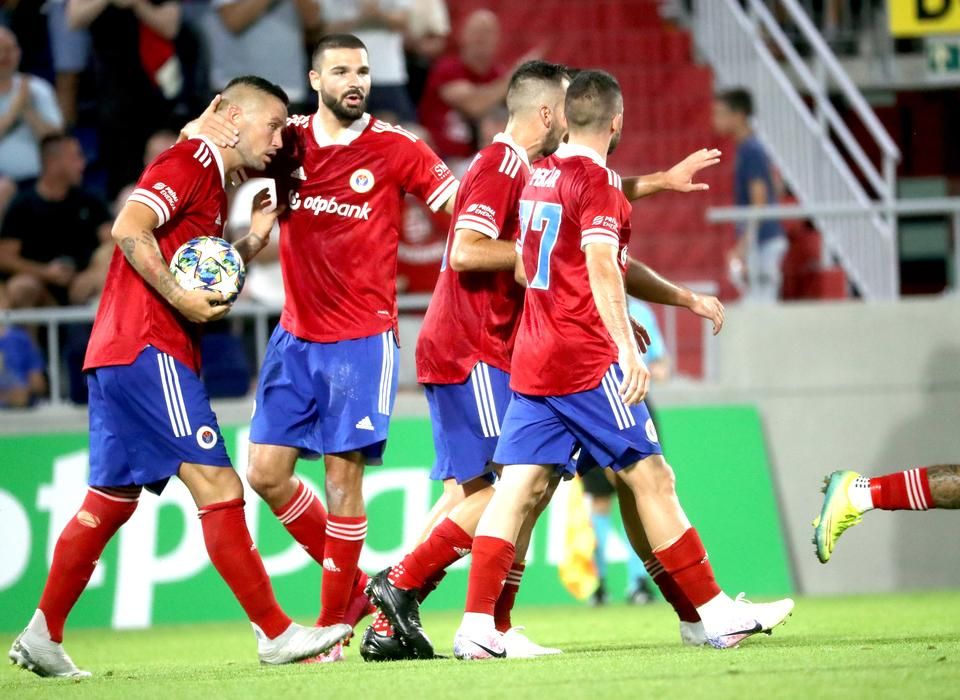 Feczesin gólját ünneplik a  piros-kékek, a meccs végén mégis a barcikaiak voltak boldogabbak (Fotó: Földi Imre)
A FOTÓRA KATTINTVA KÉPGALÉRIA NYÍLIK!