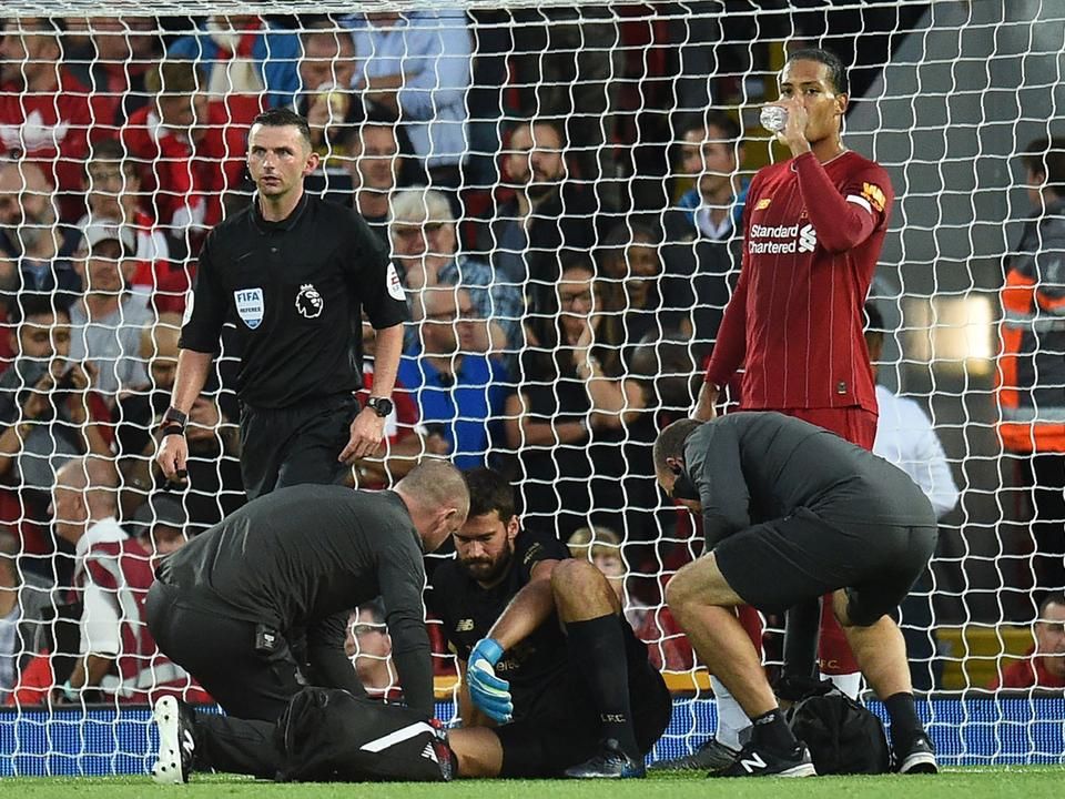 A Premier League nyitányán megsérülő Alisson az egyike a legtúlterheltebb futballistáknak (Fotó: AFP)