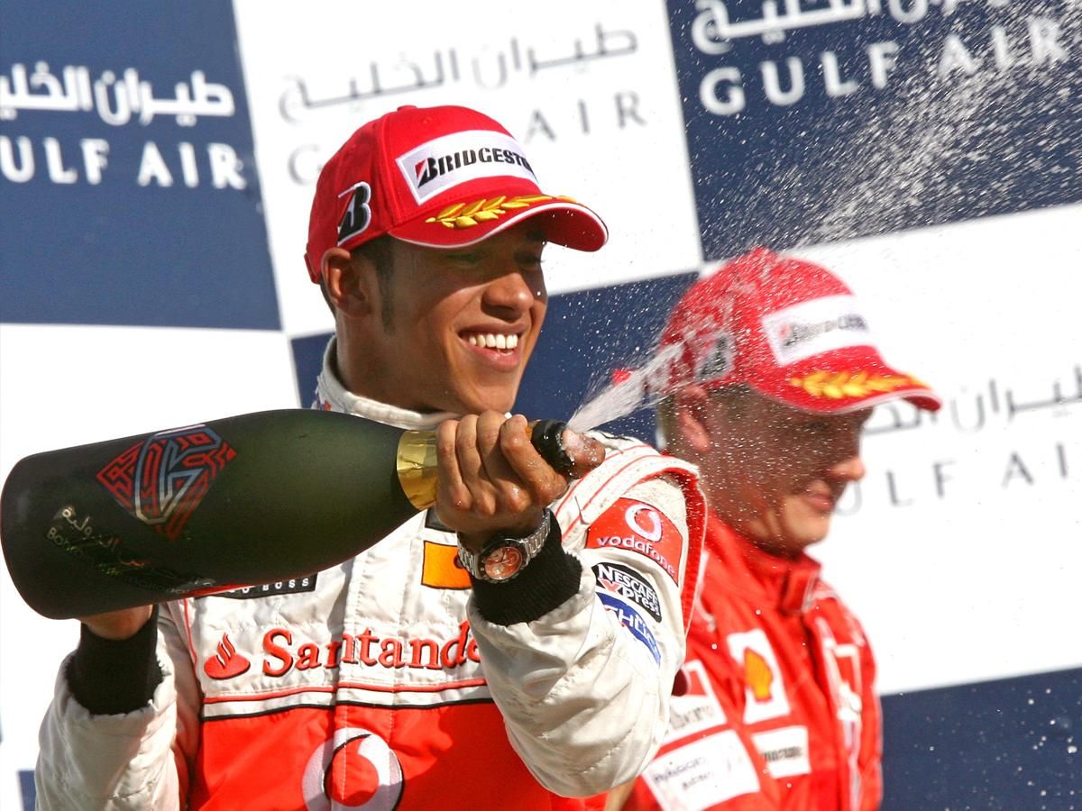 Hamilton és Räikkönen 2007-ben a dobogón ünnepelt, most egy rekordon osztozhat (Fotó: AFP)