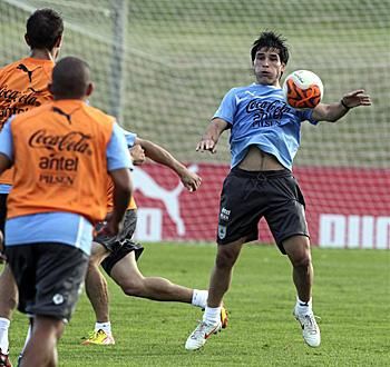 Nicolás Lodeiro (szemben) mára beépült az uruguayi válogatottba