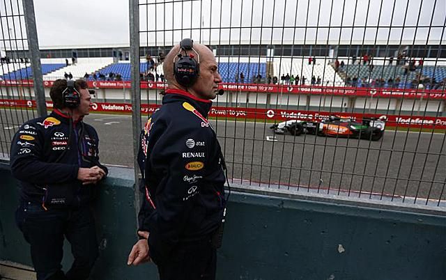 A Red Bull vezetősége aggódhat, eddig elsősorban a többieket kellett figyelniük (Fotó: Reuters)