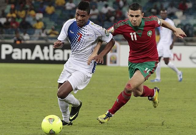 Platini (balra) történelmi gólt szerzett Marokkó ellen (Fotó: Reuters)