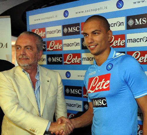 Auerilo de Laurentiis és Gökhan Inler, immár maszk nélkül (Fotó: sscnapoli.it)