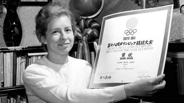 Az 1964-es tokiói olimpia kétszeres aranyérmese a Japánban kapott diplomával (Fotó: MTI)