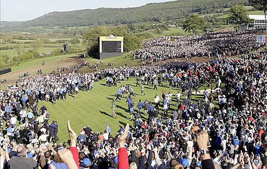 Így ünnepelt Európa a newporti golfklubban hétfő délután (Fotó: Action Images)