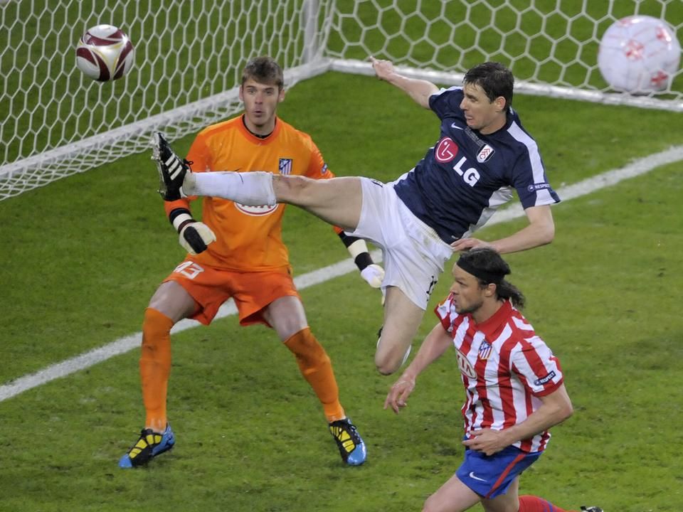 Az Európa-liga 2010-es Fulham–Atlético Madrid döntőjében David de Gea és Tomás Ujfalusi között (Fotó: Imago)