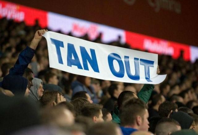 A Cardiff szurkolói nem látják szívesen a klub élén Vincent Tant (Fotó: Daily Mail)