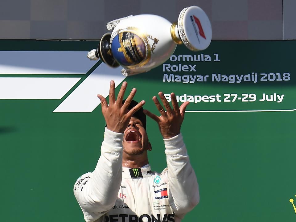 Hamilton vajon megtöri a Magyar Nagydíj győzteseinek átkát? (Fotó: AFP)