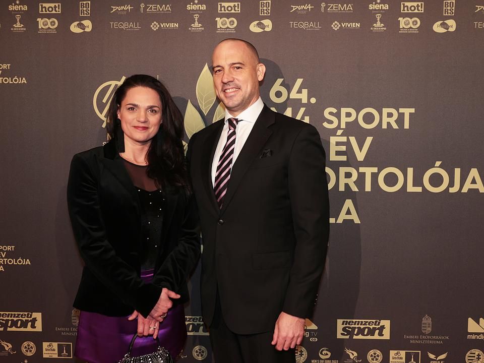 Schmidt Ádám feleségével, a háromszoros olimpiai bajnok Kovács Katalinnal az Év Sportolója Gálán (Fotó: Tumbász Hédi)