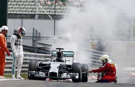 Hamilton: Ez már nem balszerencse, valami más – ide kattintva elolvashatja 
Lewis Hamilton, Kimi Räikkönen és Fernando Alonso nyilatkozatát