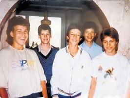 A Fradi kölyökcsapatának egyik sora 1989­-ből: Hidasi Gábor (balról), Mihály Gábor, Szilassy Zoltán, Bencze Balázs és Farkas Gábor