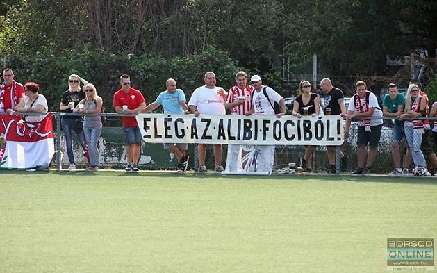 „Elég az alibi fociból!” (Fotók: boon.hu)