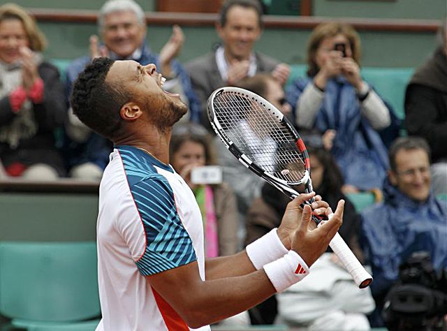 Jo-Wilfried Tsonga kitörő örömmel konstatálta, hogy megnyerte kétnapos csatáját Stanislas Wawrinka ellen