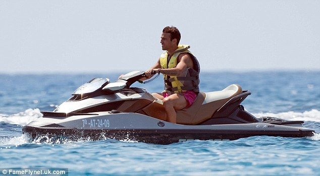 Fabregas jet-skizett is Ibizán (forrás: Daily Mail