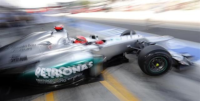 Michael Schumacher és a Mercedes sokat vár az új kipufogótól (Fotó: Action Images)