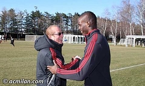 „Még jó, hogy nem haragszom. Te vagy a főnök öccse.” (Fotó: acmilan.com)