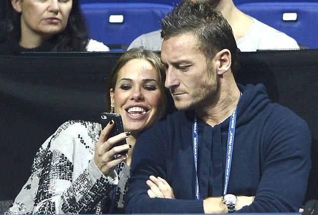 A Roma futballistája, Francesco Totti és felesége is a helyszínen tekinti meg a mérkőzést
