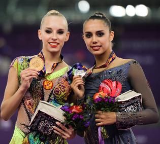 Legjobb barátnőkként a legnagyobb riválisok: 
Kudrjavceva és Mamun (Fotó: AFP)
