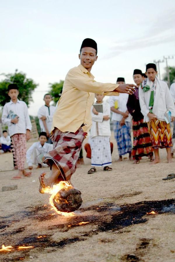 Ég a labda, ég a láb is… – ezek a futballisták a tűzzel játszanak (Fotó: marca.com)