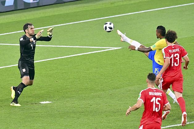 Paulinho élete első vb-gólja (Fotó: AFP)
