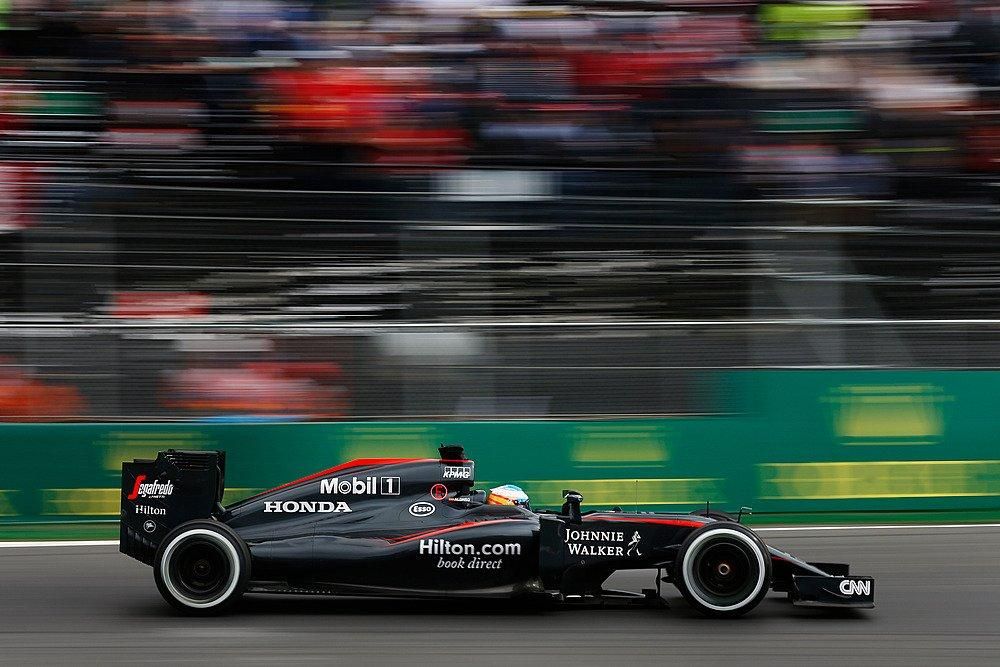 Alonso kiesett az első szakaszban, Button el sem indult az időmérőn