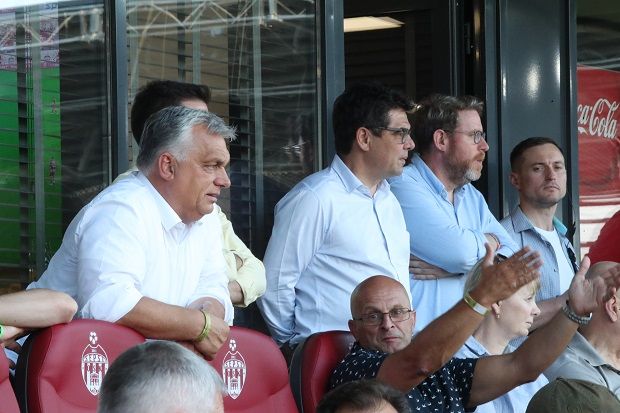 Orbán Viktor miniszterelnök a helyszínen tekintette meg a Sepsi OSK–FC U Craiova román bajnoki futballmérkőzést. A találkozót a Sepsi nyerte meg 1–0-ra (Fotó: Miniszterelnökség)