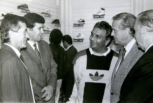 Az új Adidas-üzletben: Mezey György, Csanádi Péter, Verebes József, Szepesi György (Fotó: Nemzeti Sport)