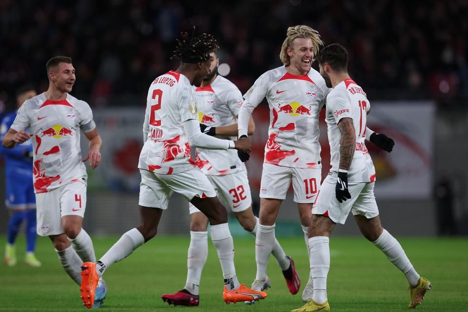 Forsberg (jobbról a második) góljával került előnybe a Leipzig (Fotó: AFP)