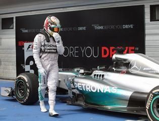 Lewis Hamilton: Magamért versenyzem, nem Rosbergért
– reakciók a Mercedesnél