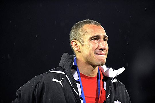 Larsson nem bírta visszafojtani a könnyeit (Fotó: Reuters)
