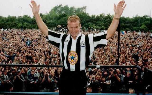 Shearer első fotója a Newcastle mezében, miután világrekordnak számító 15 millió fontért átigazolt a „szarkákhoz”