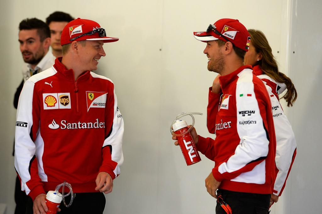 A verseny előtt Räikkönen és Vettel együtt nevetett, a leintés után csak a németnek volt oka rá