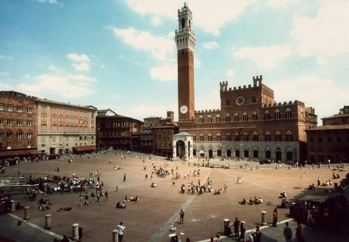 Piazza del Campo, Siena: ezt nem fogja látni idén tavasszal Nikolics Nemanja