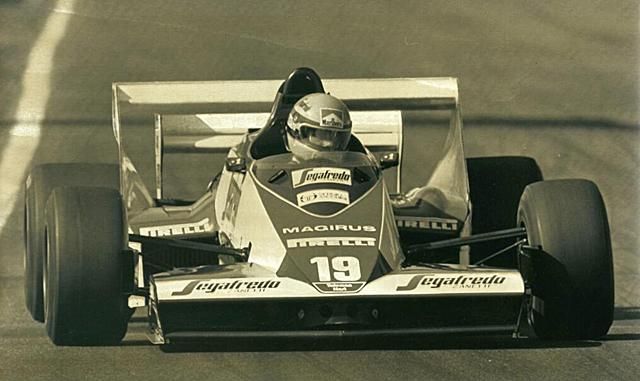 A Pirelli emléke – még az első F1-es csapatról, a Tolemantól (Fotó: Twitter/pirellisport)