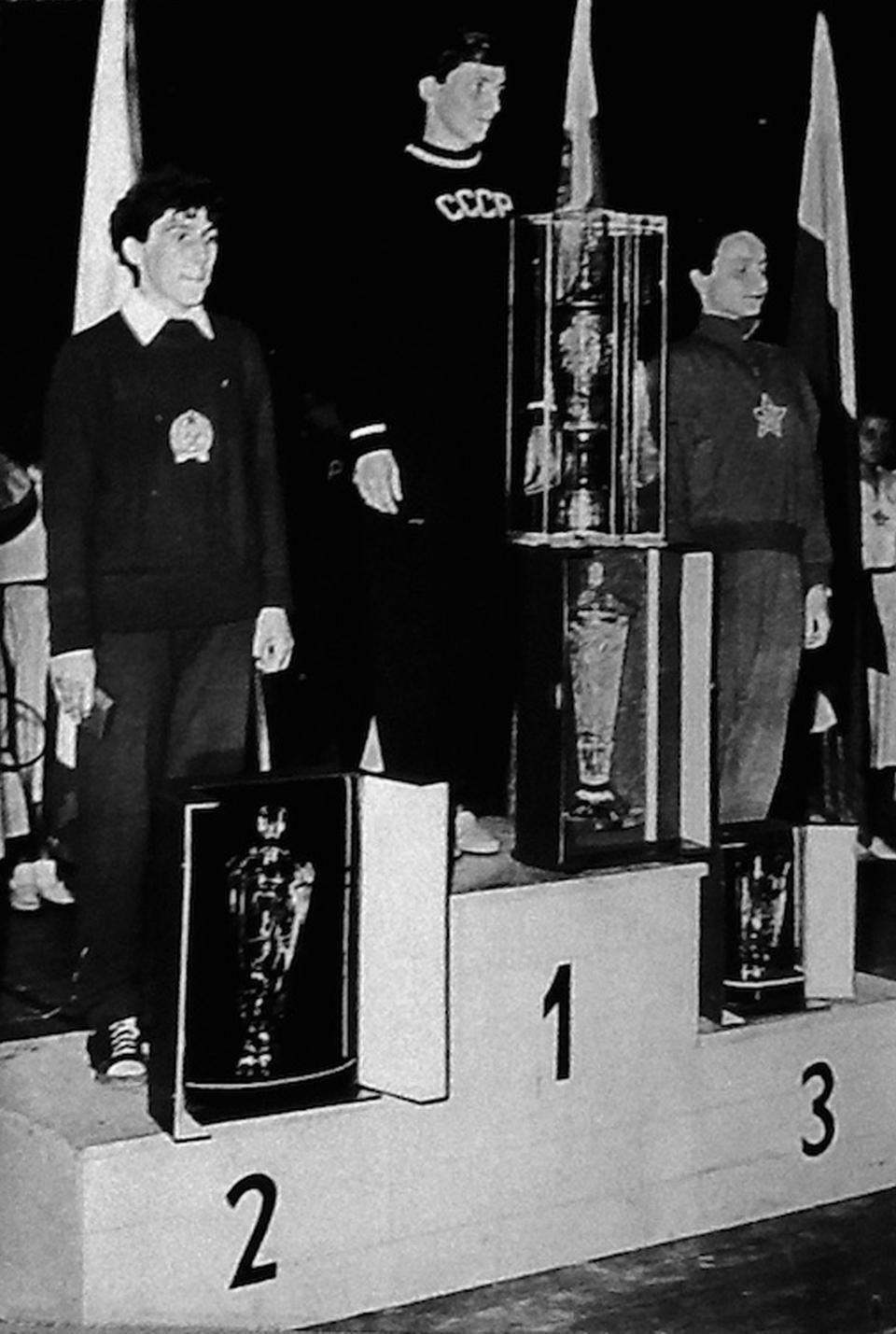 1956, Prága: Az Eb-n Fekete Margit volt a csapatkapitány, így ő állt fel a dobogó második fokára.