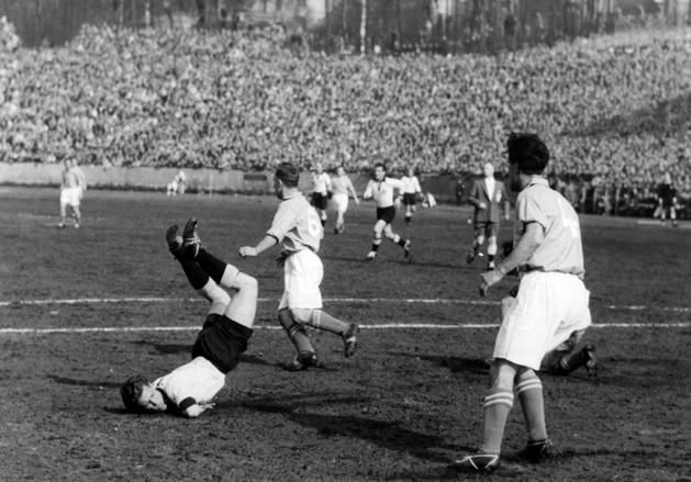 Josef Röhrig ugyan csúnyán orra bukott, a saarbrückeni meccs után mégis ünnepelhetett (Fotók: AFP, DFB)