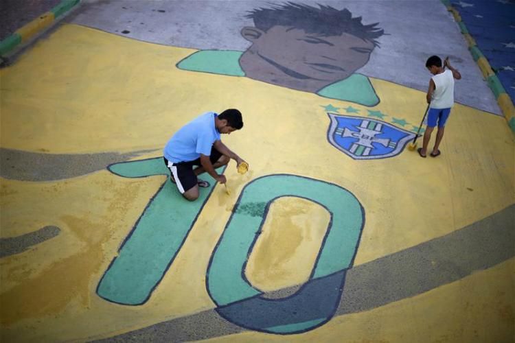 Neymar mindent visz a brazil szurkolók körében (Fotó: Action Images)