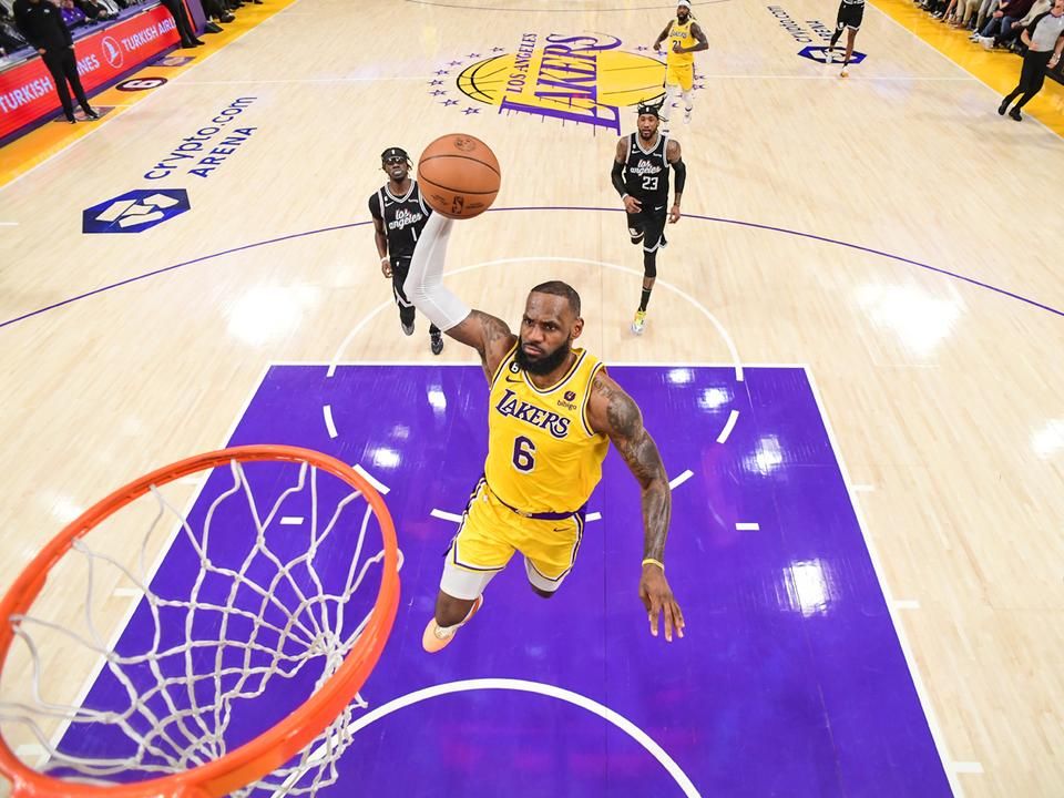 Hiába LeBron James 46 pontja, a Lakers simán elbukta a Clippers elleni városi derbit (Fotó: Getty Images)