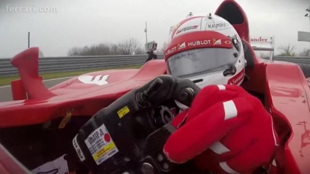 A képre kattintva megnézheti Vettel első ferraris munkanapját.