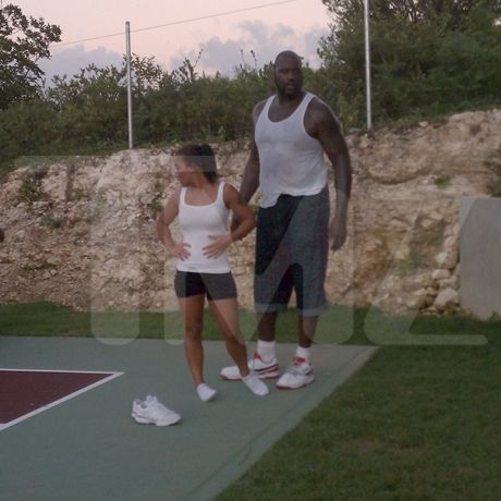 Shaquille O'Neill és barátnője, Nicole  Alexander a pályán (Fotó: TMZ)