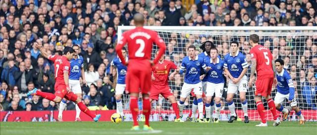 Suárez lőtt, és átmenetileg a vezetést is magához ragadta a Liverpool (Fotó: Reuters)